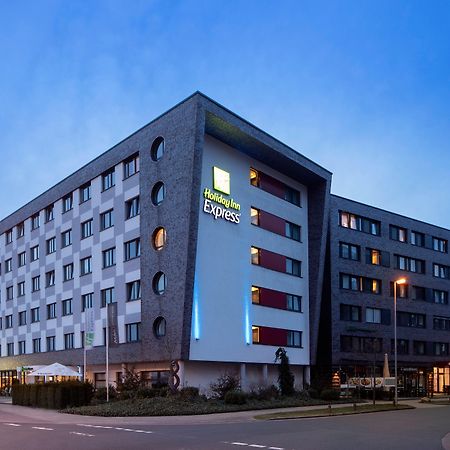 Holiday Inn Express Bremen Airport By Ihg Exterior photo