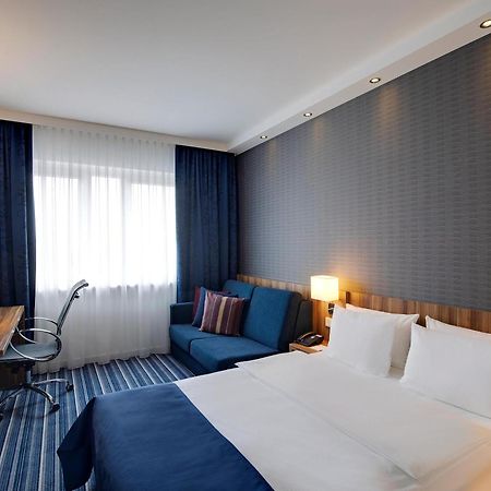 Holiday Inn Express Bremen Airport By Ihg Exterior photo