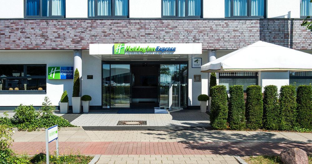 Holiday Inn Express Bremen Airport By Ihg Exterior photo