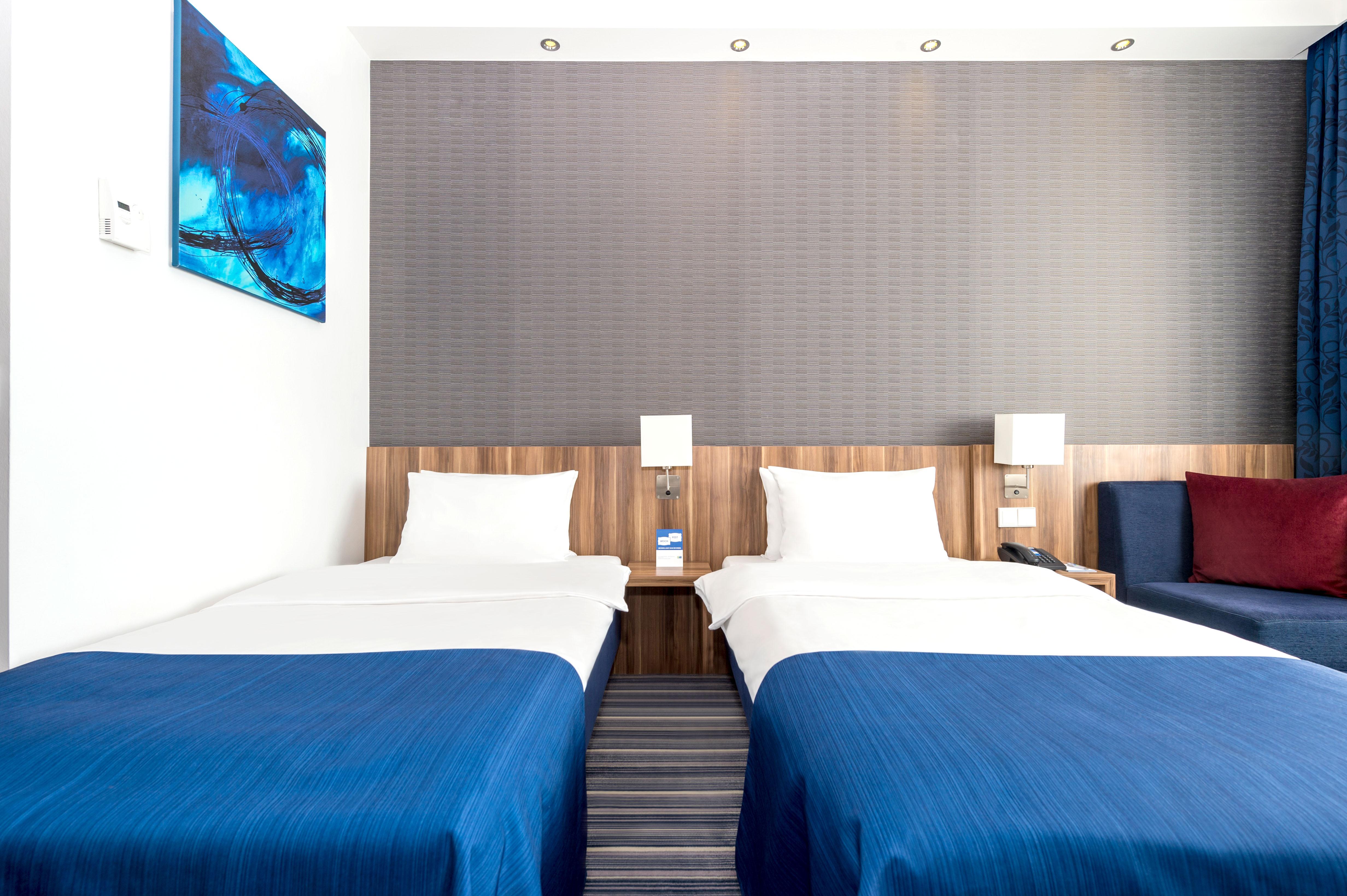 Holiday Inn Express Bremen Airport By Ihg Exterior photo