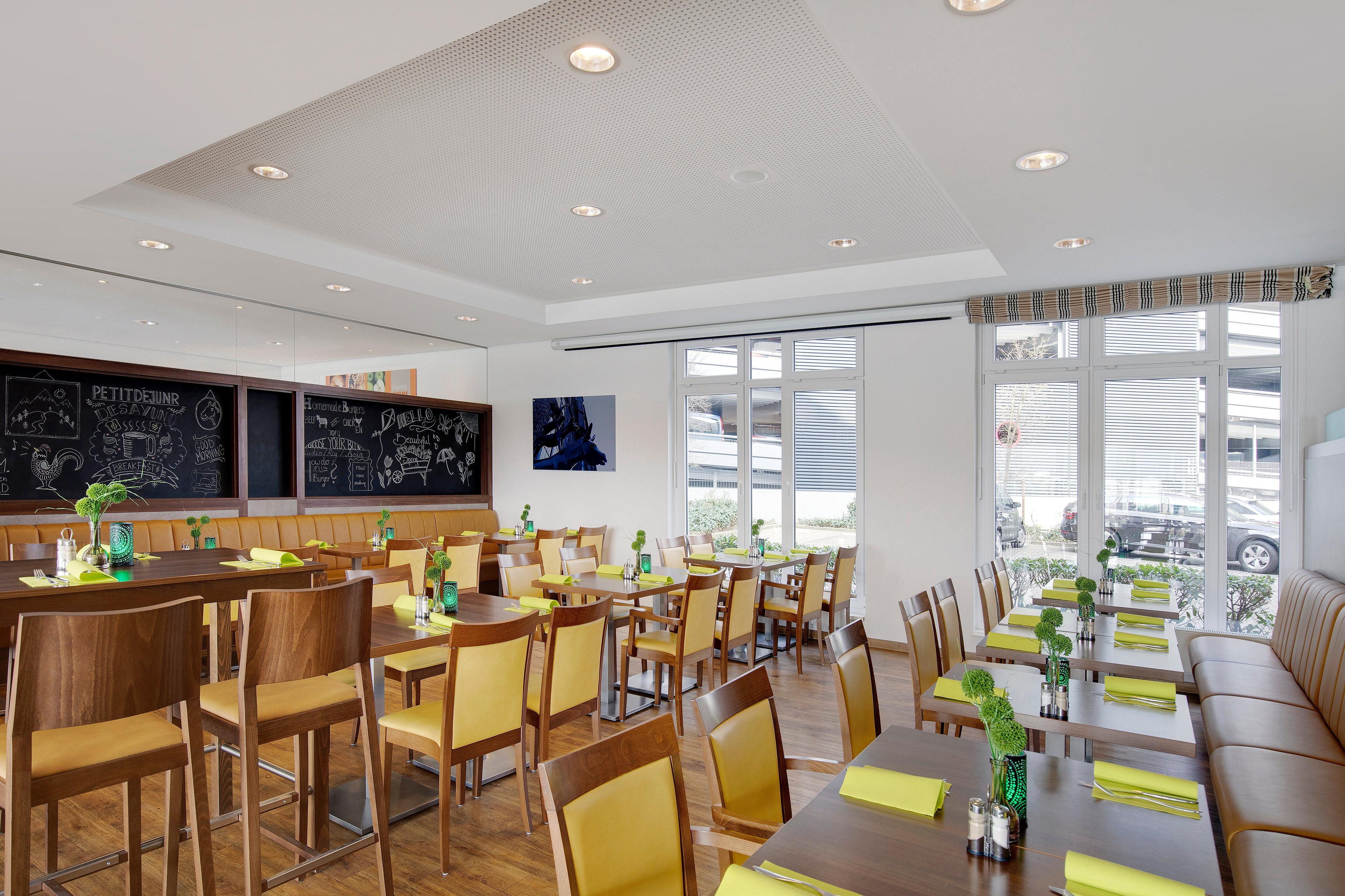 Holiday Inn Express Bremen Airport By Ihg Exterior photo