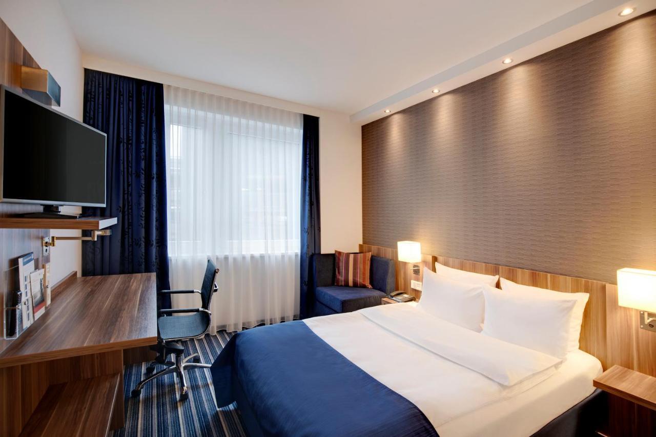 Holiday Inn Express Bremen Airport By Ihg Exterior photo