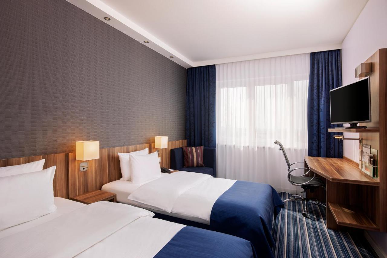 Holiday Inn Express Bremen Airport By Ihg Exterior photo