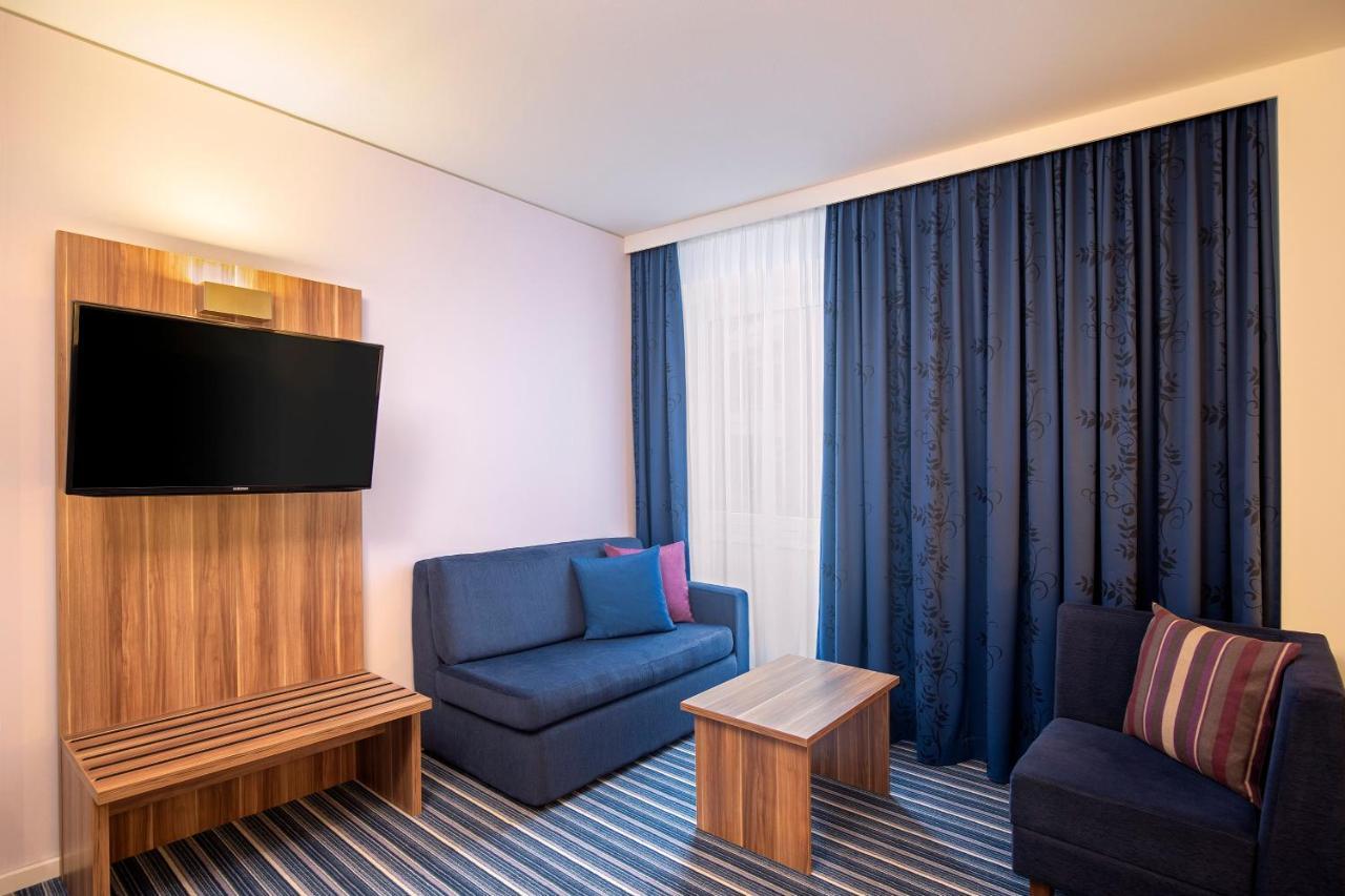 Holiday Inn Express Bremen Airport By Ihg Exterior photo