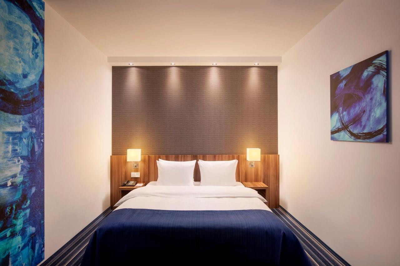 Holiday Inn Express Bremen Airport By Ihg Exterior photo