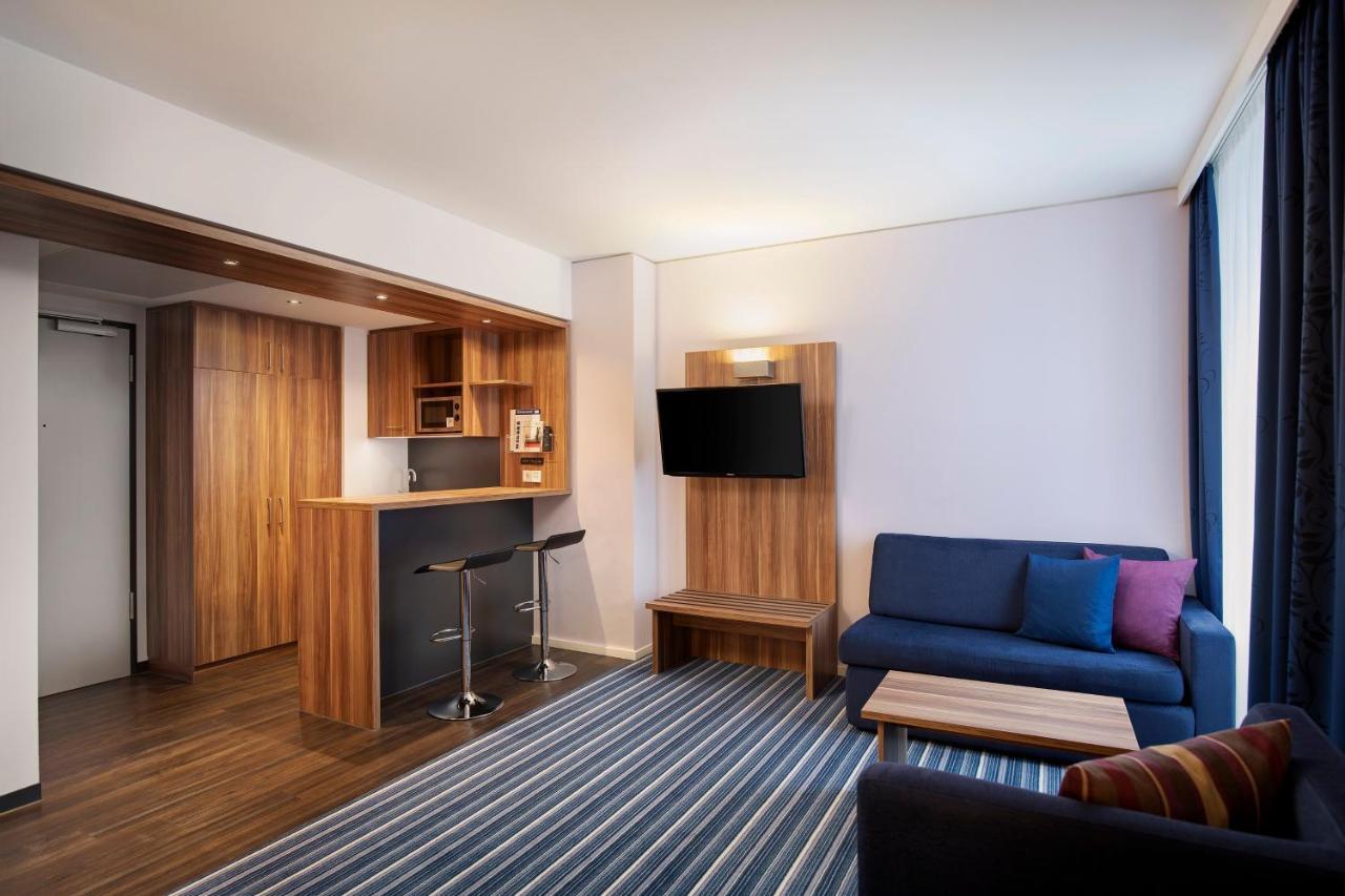 Holiday Inn Express Bremen Airport By Ihg Exterior photo