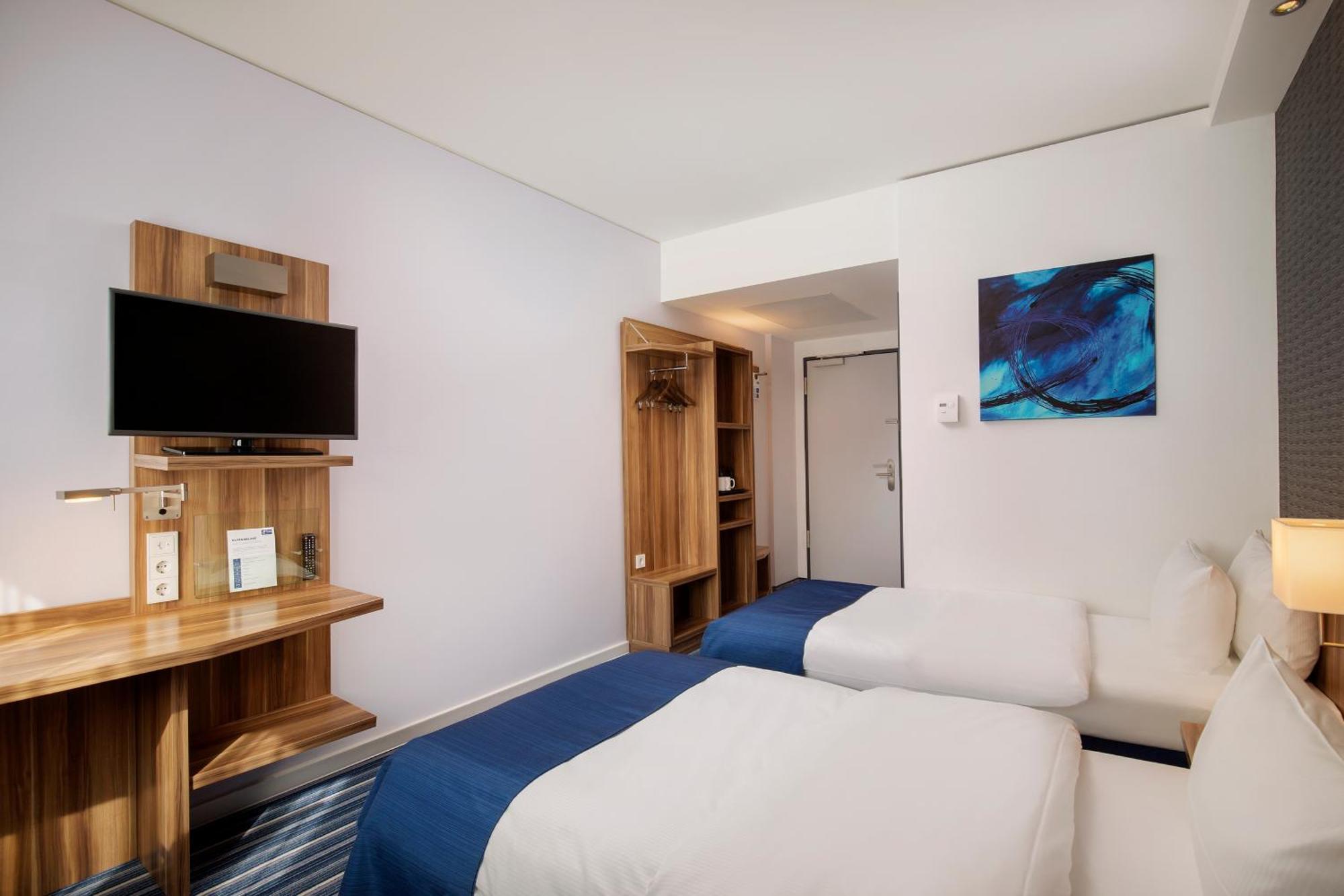 Holiday Inn Express Bremen Airport By Ihg Exterior photo