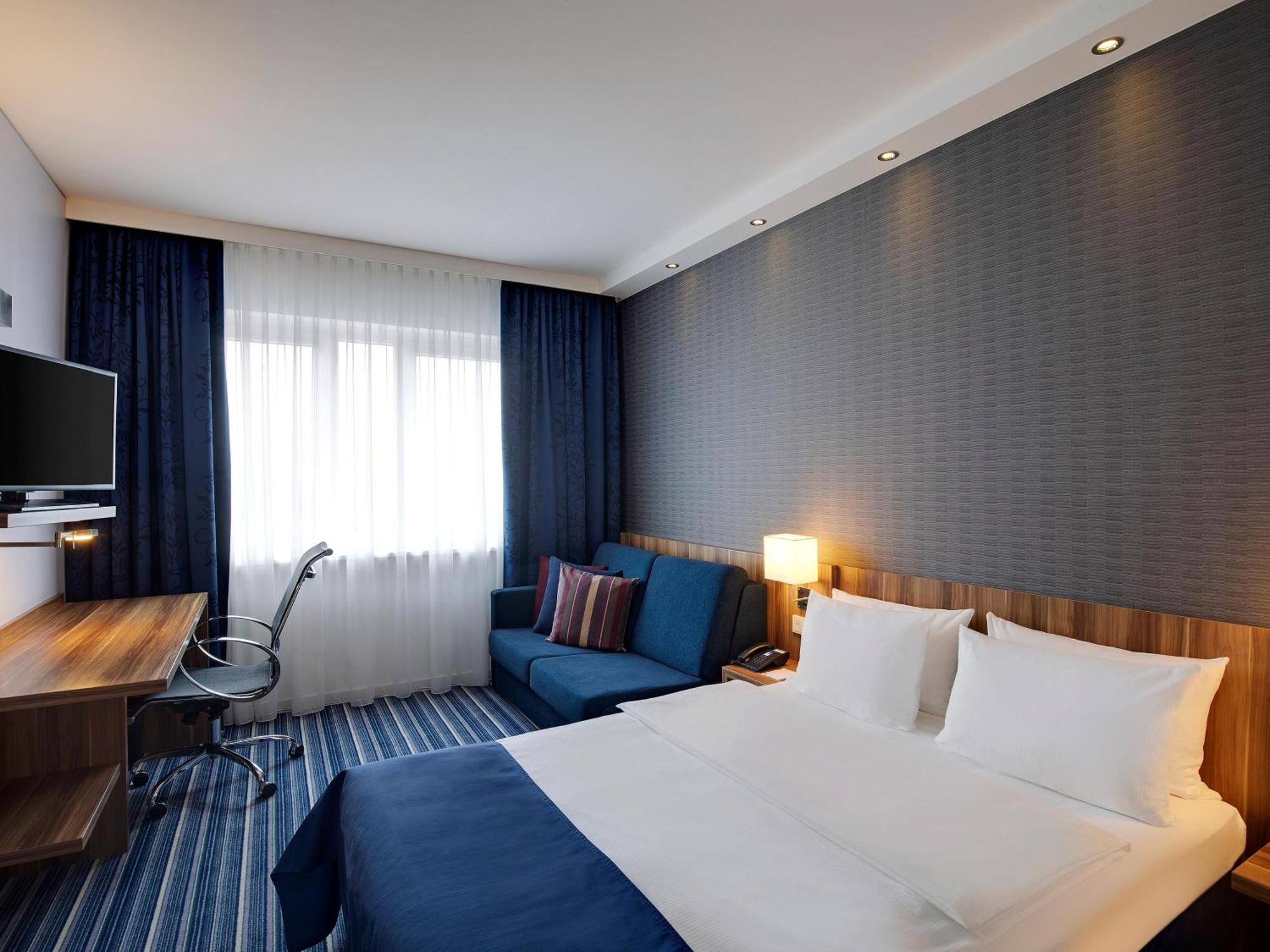 Holiday Inn Express Bremen Airport By Ihg Exterior photo