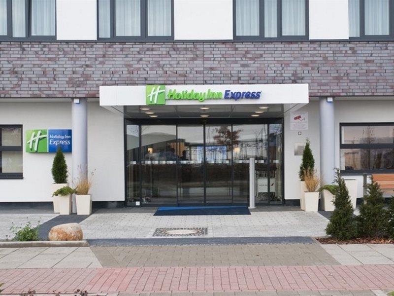 Holiday Inn Express Bremen Airport By Ihg Exterior photo