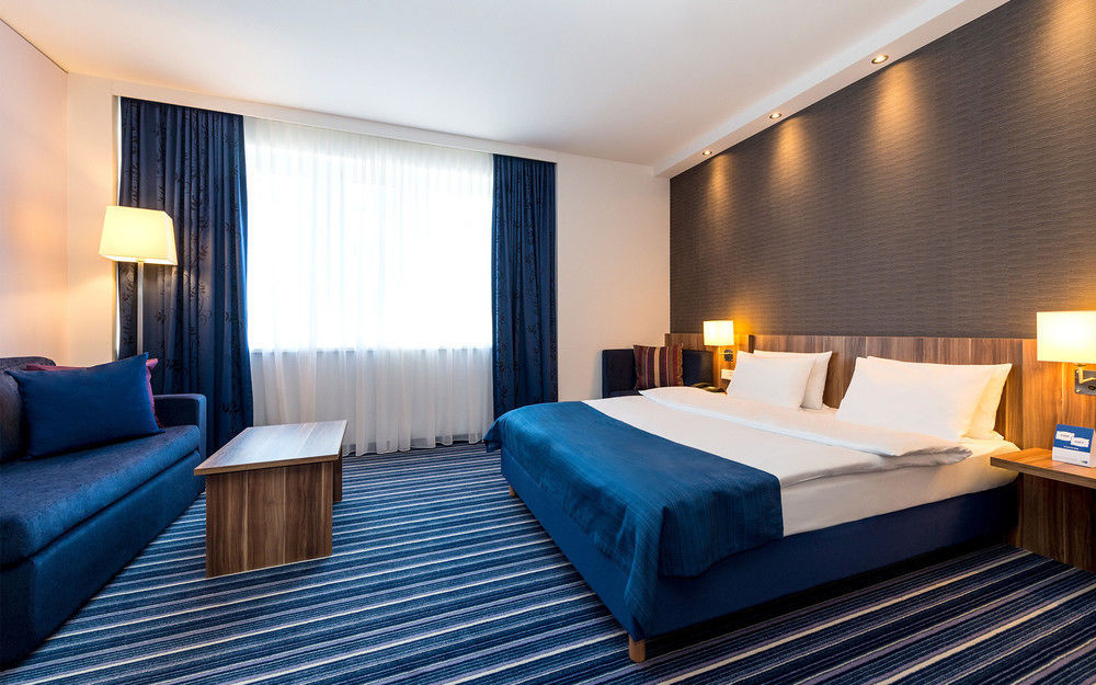 Holiday Inn Express Bremen Airport By Ihg Exterior photo