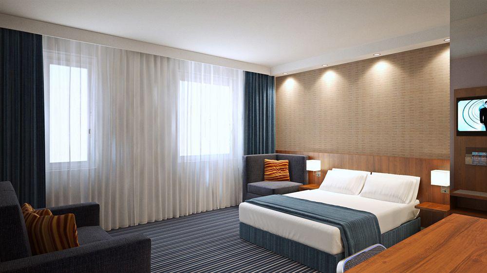 Holiday Inn Express Bremen Airport By Ihg Exterior photo